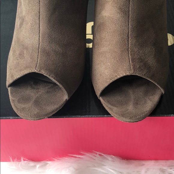 Charlotte Russe Stacked Heels - Picture 5 of 8